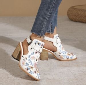 Women's Boots Faux Leather Block Heel Embroidered Size 8